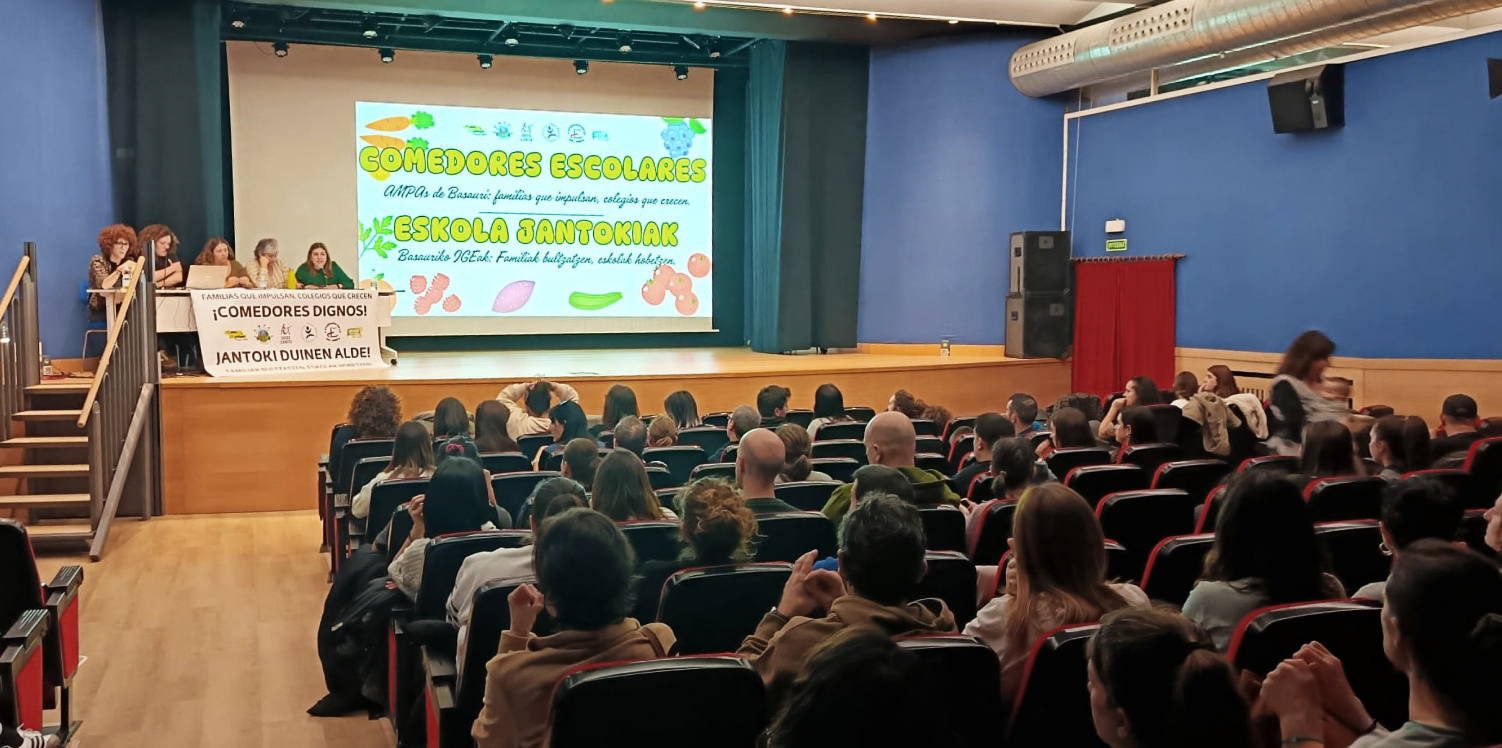El pasado 4 de marzo, representantes de las AMPA de las escuelas públicas de Basauri convocaron una reunión abierta dirigida a las familias de sus centros con el objetivo de analizar la situación de los comedores escolares.